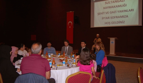 Şehit ve Gazi aileleri onuruna iftar yemeği verildi