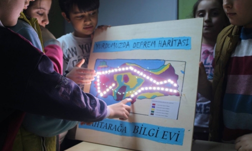 Simurg'lu öğrenciler depreme karşı bilinçleniyor