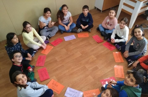 Simurglu öğrenciler eğlenerek öğreniyorlar