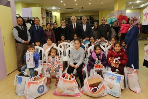 SOSYAL MAĞAZA İLE YÜZLER GÜLÜYOR