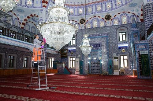 Sultangazi ’de Camilerin Temizliği Belediyeden