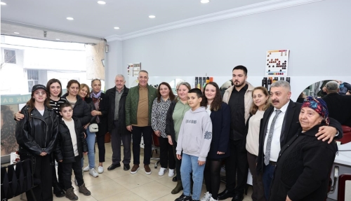 Sultangazi Belediyesi’nin Meslek Edindirme Kurslarından İş Hayatına Başkan Dursun Kuaför Açılışına Katıldı