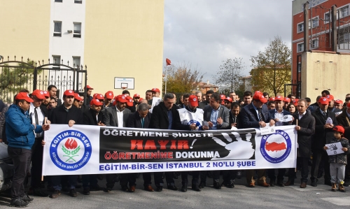Sultangazi’de Öğretmene saldırı protesto edildi.