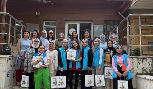 Sultangazili Genç Kızlar Manisa Kampı’nda Doğayla İç İçe