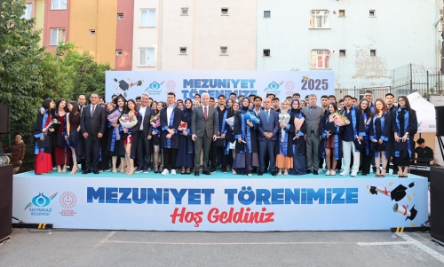 Sultangazili Gençlerin Mezuniyet Heyecanına Vali Gül de Ortak Oldu