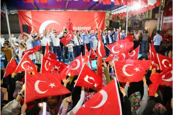 Sultangazililer Son Demokrasi Nöbetinde Meydanları Doldurdu