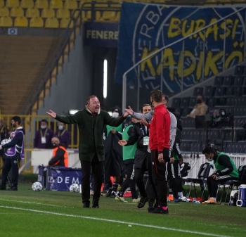 Süper Lig: Fenerbahçe: 1 - Beşiktaş: 2 (İlk Yarı)
