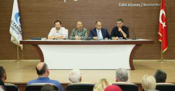 Türkiye Konulu Panel Düzenlendi 