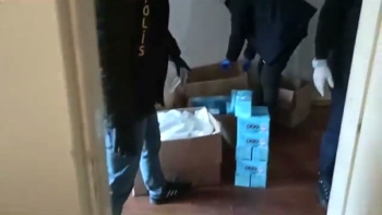Ümraniye’De Kaçak Maske İmalathanesine Baskın
