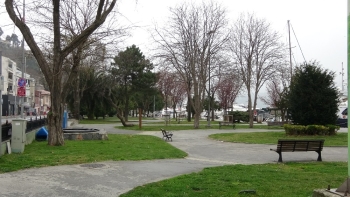 Vatandaşlar Yasağa Ve Yağmurlu Havaya Rağmen Sahilde Yürüyüş Yaptı
