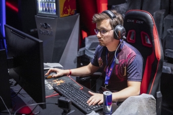 ‘1V1’ League Of Legends Turnuvası Red Bull Solo Q Başlıyor
