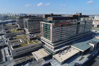 (Özel) Başakşehir Hastanesinde İlk Organ Nakli Anneden 16 Yaşındaki Oğluna
