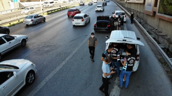 (Özel) Emniyet Şeridinde Gittiği İçin Ceza Kesilen Şahıs Gazeteciyi Görünce Çılgına Döndü
