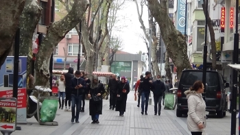 (Özel) Evde Kal Çağrısına Uymadılar, Caddeleri Doldurdular
