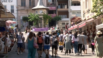 (Özel) Güneşli Havayı Fırsat Bilen İstanbullular Adalar’A Akın Etti
