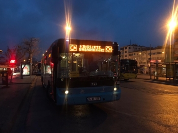 (Özel) İstanbul’Da İett Ve Özel Halk Otobüslerine Korona Virüse Karşı " Birlikte Başaracağız" Yazıları Asıldı
