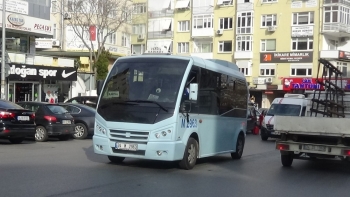 (Özel) Minibüsçüler Araçlarına Siyah Kurdele Bağlayarak Şehitleri Andı
