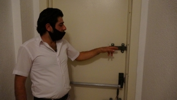 (Özel) Pendik’Te İki Hırsızın Apartmanın Bodrumundan Lastik Çaldığı Anlar Kamerada
