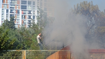 (Özel) Pendik’Te Yangını Söndürmek İçin Pazarcılar Seferber Oldu
