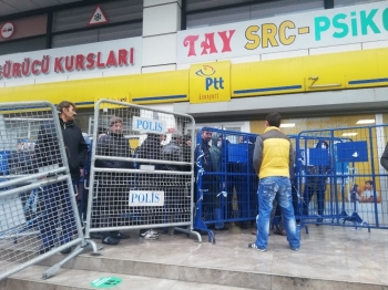 (Özel) Ptt Dağıtım Merkezlerinde "Sosyal Yardım" Mesaisi
