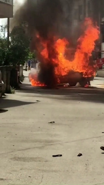 (Özel) Sürücü Kontağı Çevirdiği An Otomobil Alev Alev Yandı
