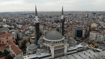 (Özel) Taksim Camii’Nin Şerefesi Göründü
