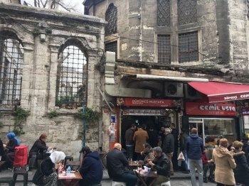 (Özel)Duman Altında Kalan Tarihi Nuruosmaniye Cami Duvarındaki İs Havadan Görüntülendi
