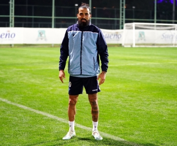 (Özel Haber) Erkan Zengin: "Futbolu Bırakmayı Düşünüyorum"
