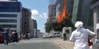 (Özel)Ümraniye’De Yanan Elektrik Kabloları Faciaya Neden Oluyordu
