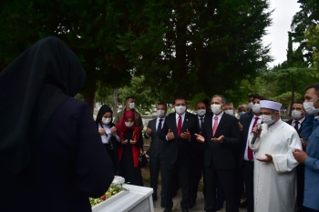 15 Temmuz Edirnekapı Şehitliği’Nde Anma Töreni Düzenlendi
