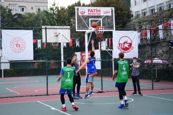 3X3 Basketbol Turnuvasında Dereceye Giren Takımlar Ödüllerine Kavuştu
