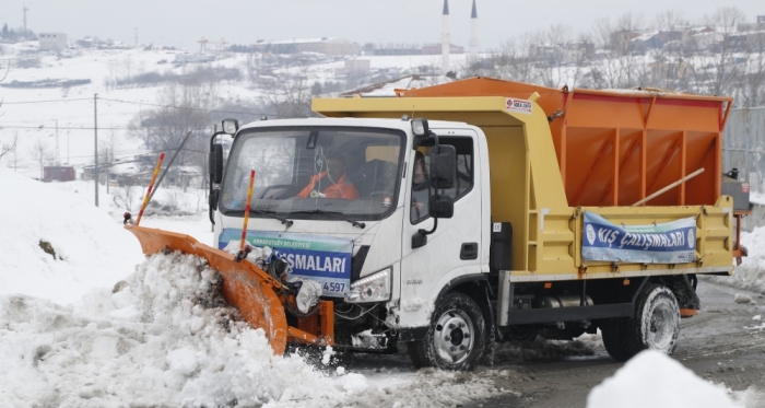 4 BİN 500 CADDE VE SOKAKTA KIŞ ÇALIŞMASI DEVAM EDİYOR