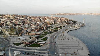 4 Günlük Sokağa Çıkma Kısıtlaması Nedeniyle Üsküdar Meydanı Boş Kaldı
