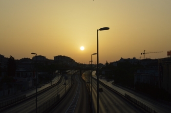 4 Günlük Sokağa Çıkma Kısıtlamasının Son Gününde E-5 Karayolu Boş Kaldı
