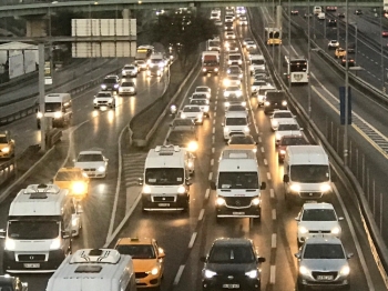 5. Ve 9. Sınıflar Yüzyüze Eğitime Başladı İstanbul’Da Trafik Yoğunluğu Arttı
