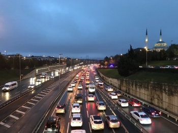 56 Saatlik Kısıtlama Sonrası 15 Temmuz Şehitler Köprüsü’Nde Trafik Yoğunluğu
