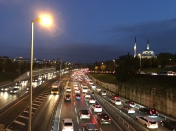 56 Saatlik Kısıtlama Sonrası İstanbul’Da Trafik Yoğunluğu Yüzde 40’I Aştı
