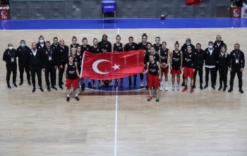 A Milli Kadın Basketbol Takımı, Gazi Mustafa Kemal Atatürk’Ü Andı
