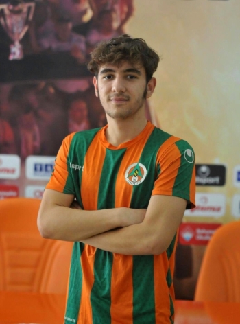 Alanyaspor’Un Genç Yıldızı Metin Korkmaz Ve İrfan Tarhan’A Emanet
