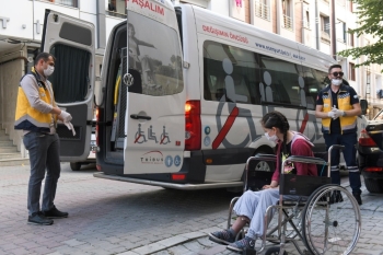 Ameliyat Olan Öğrenci, Hasta Nakil Aracıyla Sınava Götürüldü
