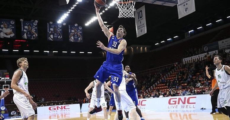 Anadolu Efes çeyrek final umutlarını korudu