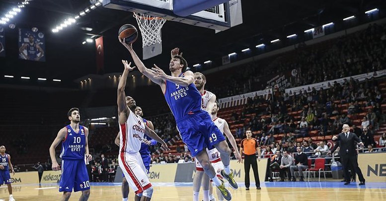 Anadolu Efes gruptaki iddiasını sürdürdü