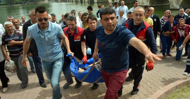 Anneden kızına en acı bakış