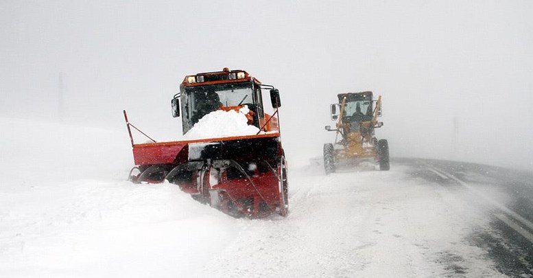 Ardahan'da kar ve tipi ulaşımı aksattı