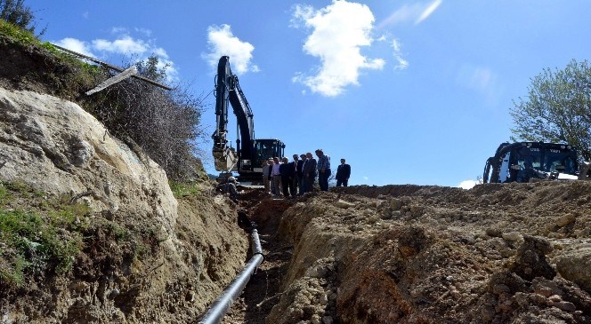 Asat  Dağları  Delip  İki  Mahalleyi  İçmesuyuna  Kavuşturdu