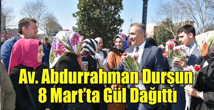 AV. ABDURRAHMAN DURSUN 8 MART'TA GÜL DAĞITTI