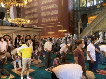 Ayasofya Camii’Nde İlk Vakit Namazı Halka Açık Kılındı
