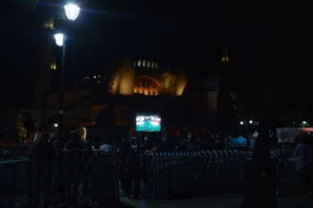 Ayasofya Camii’Nde Ziyaretçi Yoğunluğu Gece De Devam Ediyor
