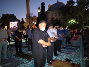 Ayasofya’Da Bayram Sabahında Sabah Namazı Kılındı
