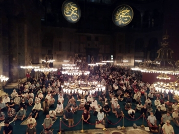 Ayasofya-İ Kebir Cami-İ Şerifi İlk Günkü Heyecanla Dolup Taşmaya Devam Ediyor
